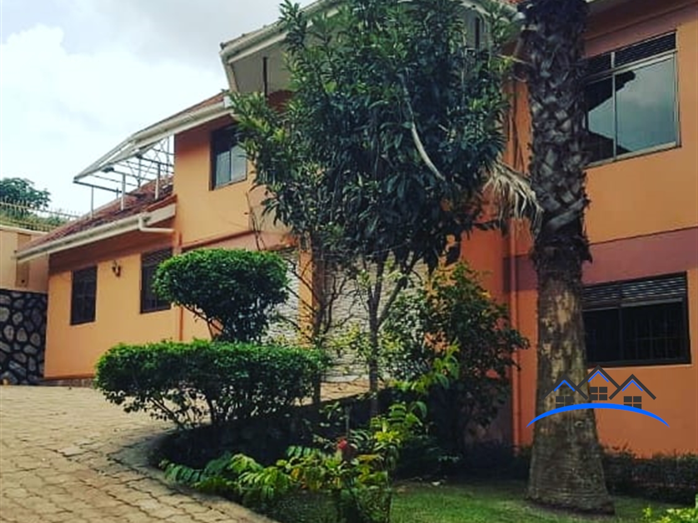 Storeyed house for sale in Kulambilo Wakiso