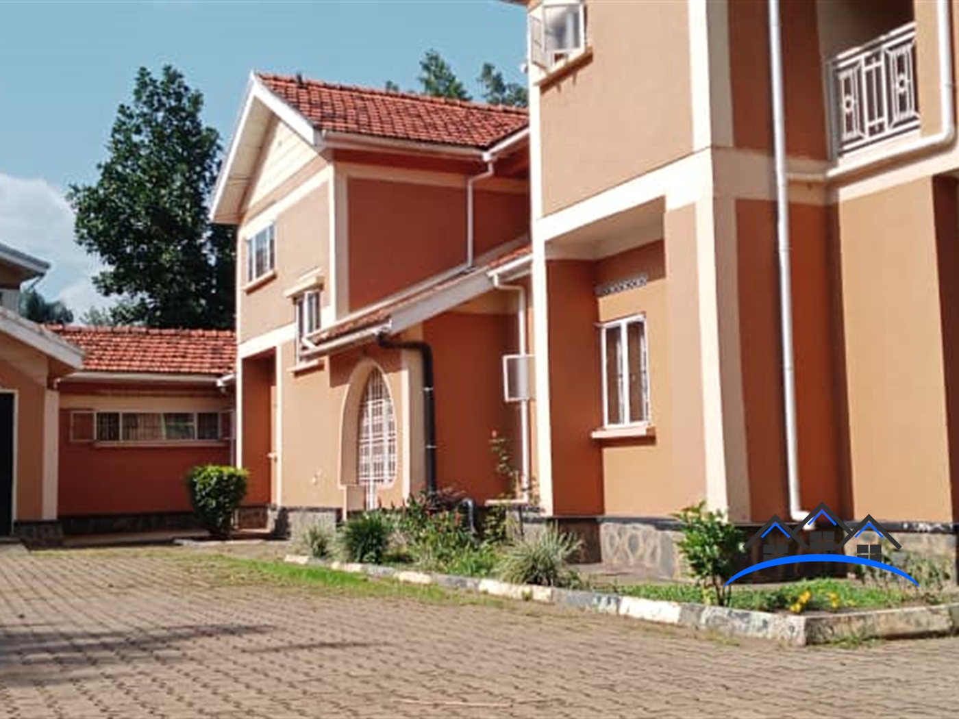 Storeyed house for rent in Bugoloobi Kampala