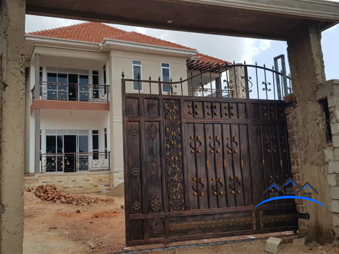 Storeyed house for sale in Kitende Wakiso