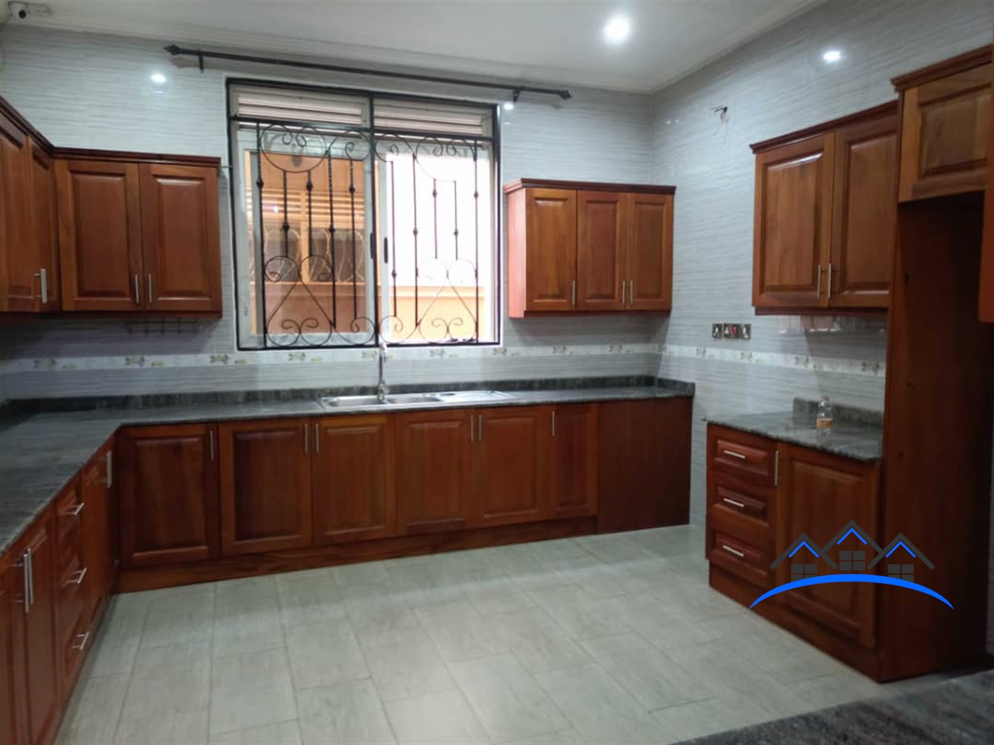 Duplex for sale in Kyanja Wakiso