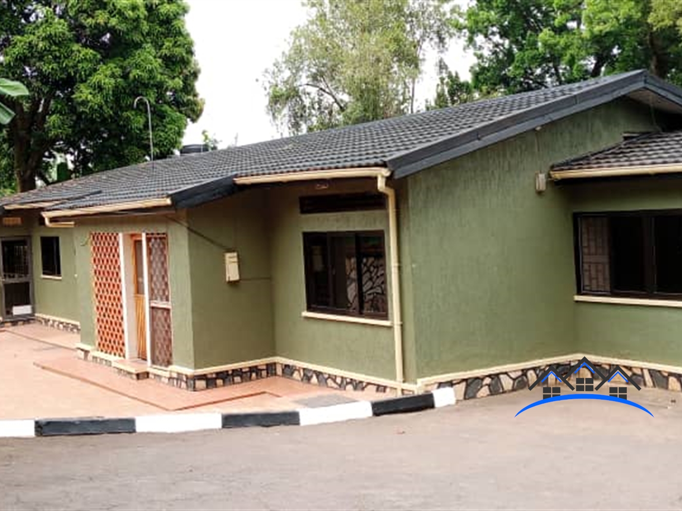 Bungalow for rent in Bugoloobi Kampala