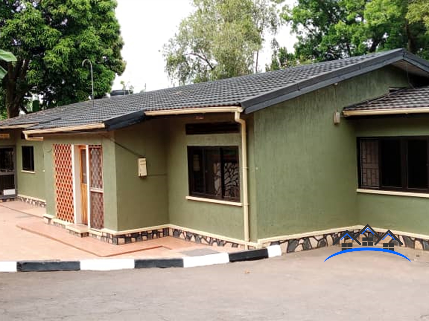 Bungalow for rent in Bugoloobi Kampala