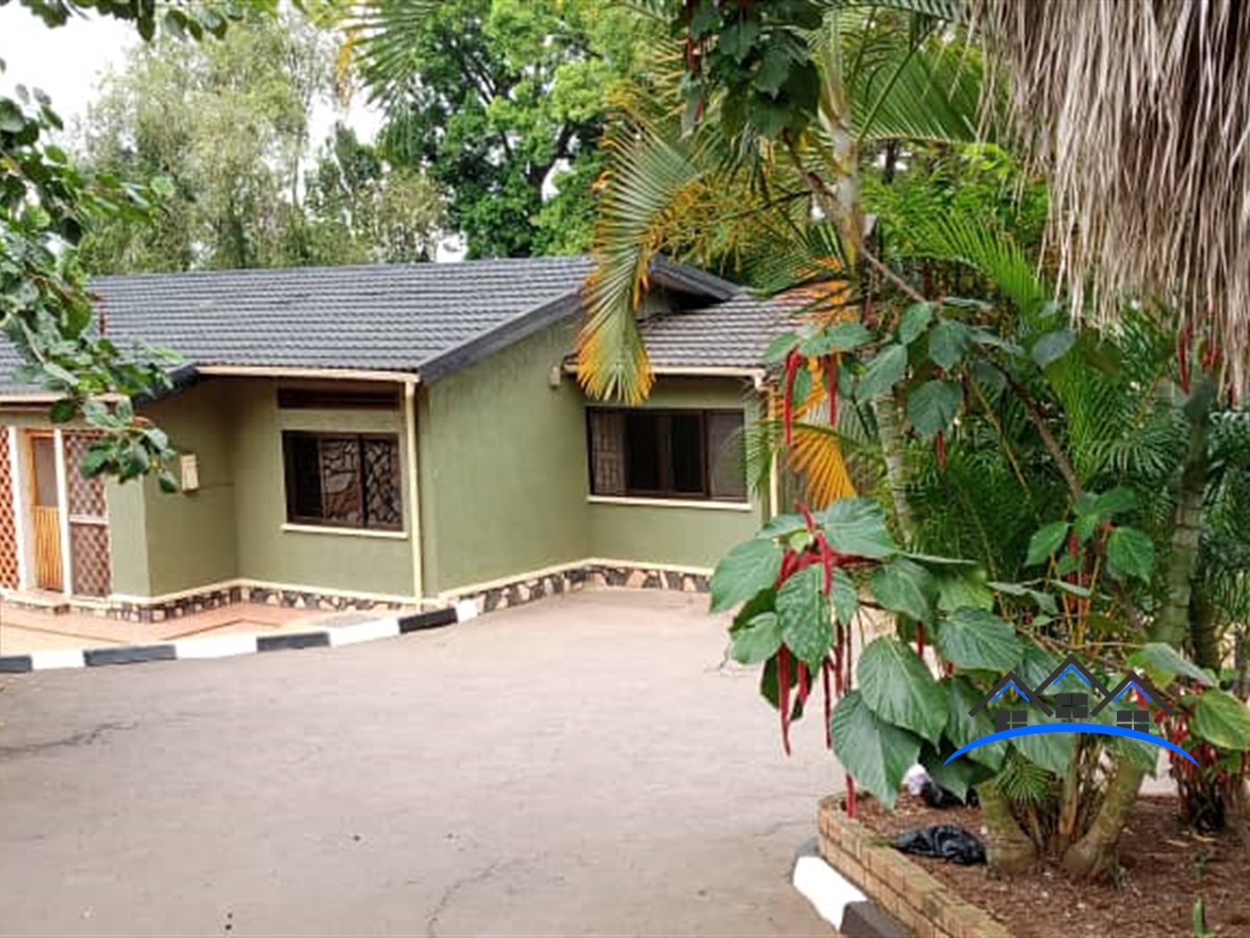 Bungalow for rent in Bugoloobi Kampala