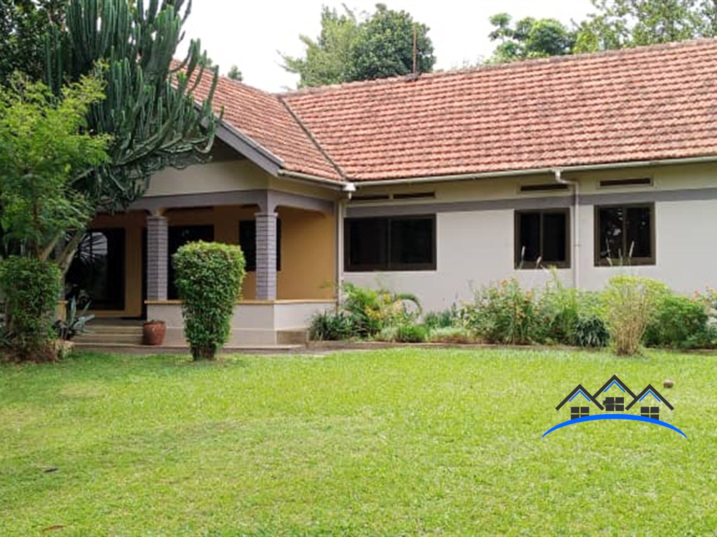 Bungalow for sale in Bugoloobi Kampala