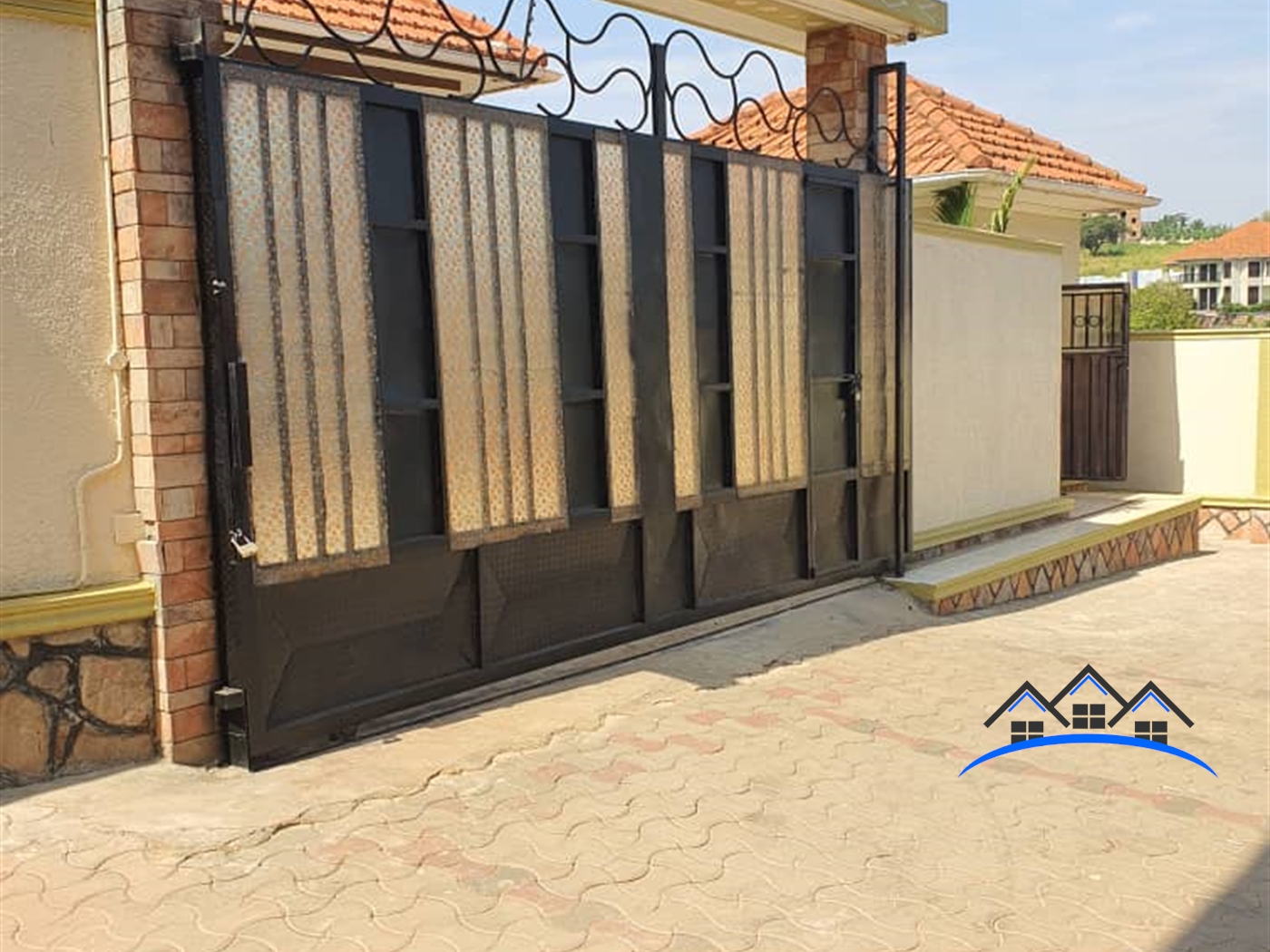 Mansion for sale in Kyanja Wakiso