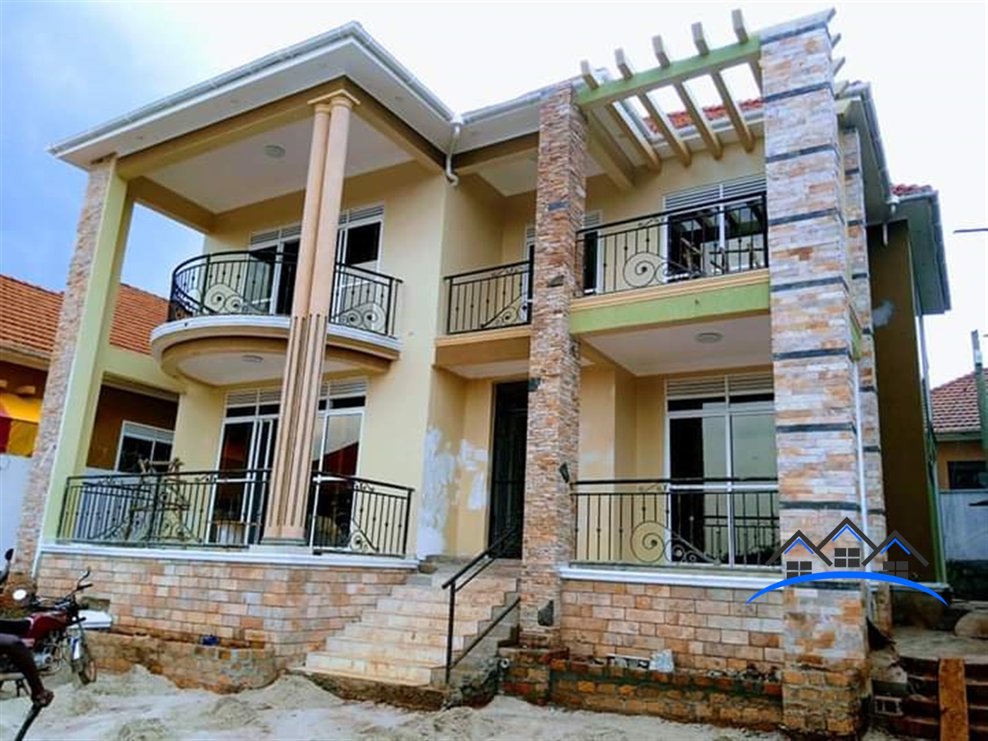 Mansion for sale in Kira Wakiso