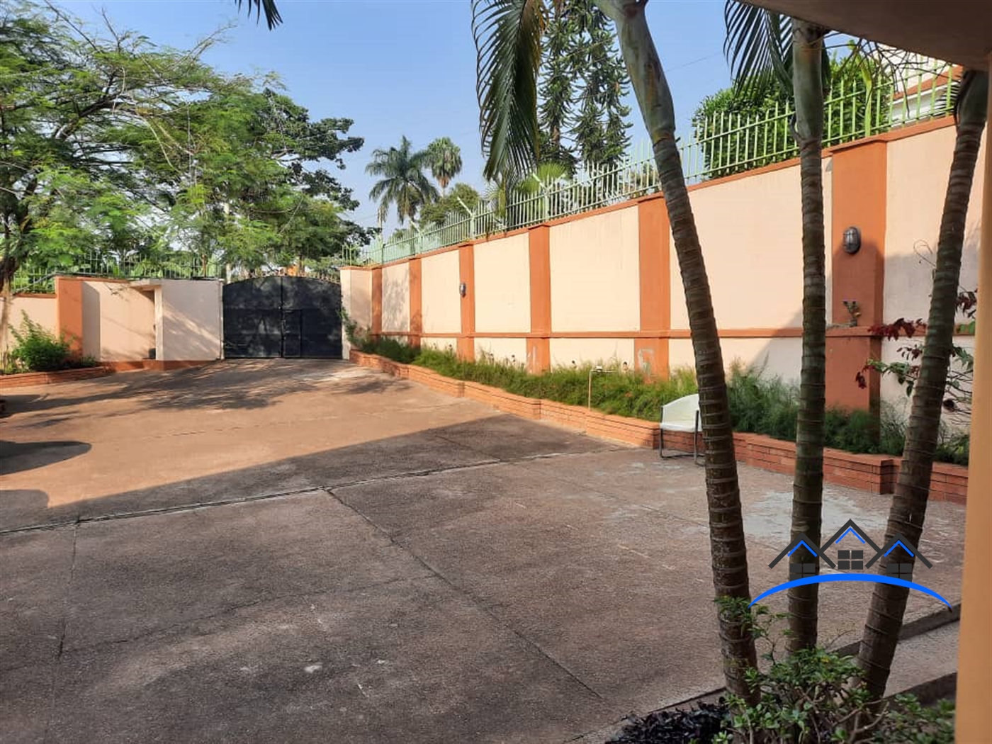 Mansion for sale in Kiwaatule Kampala