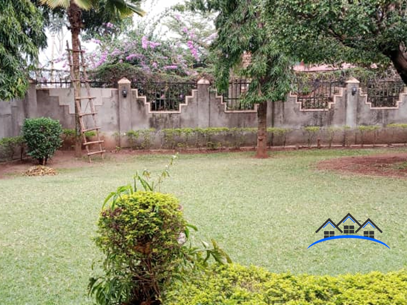 Mansion for rent in Bugoloobi Kampala