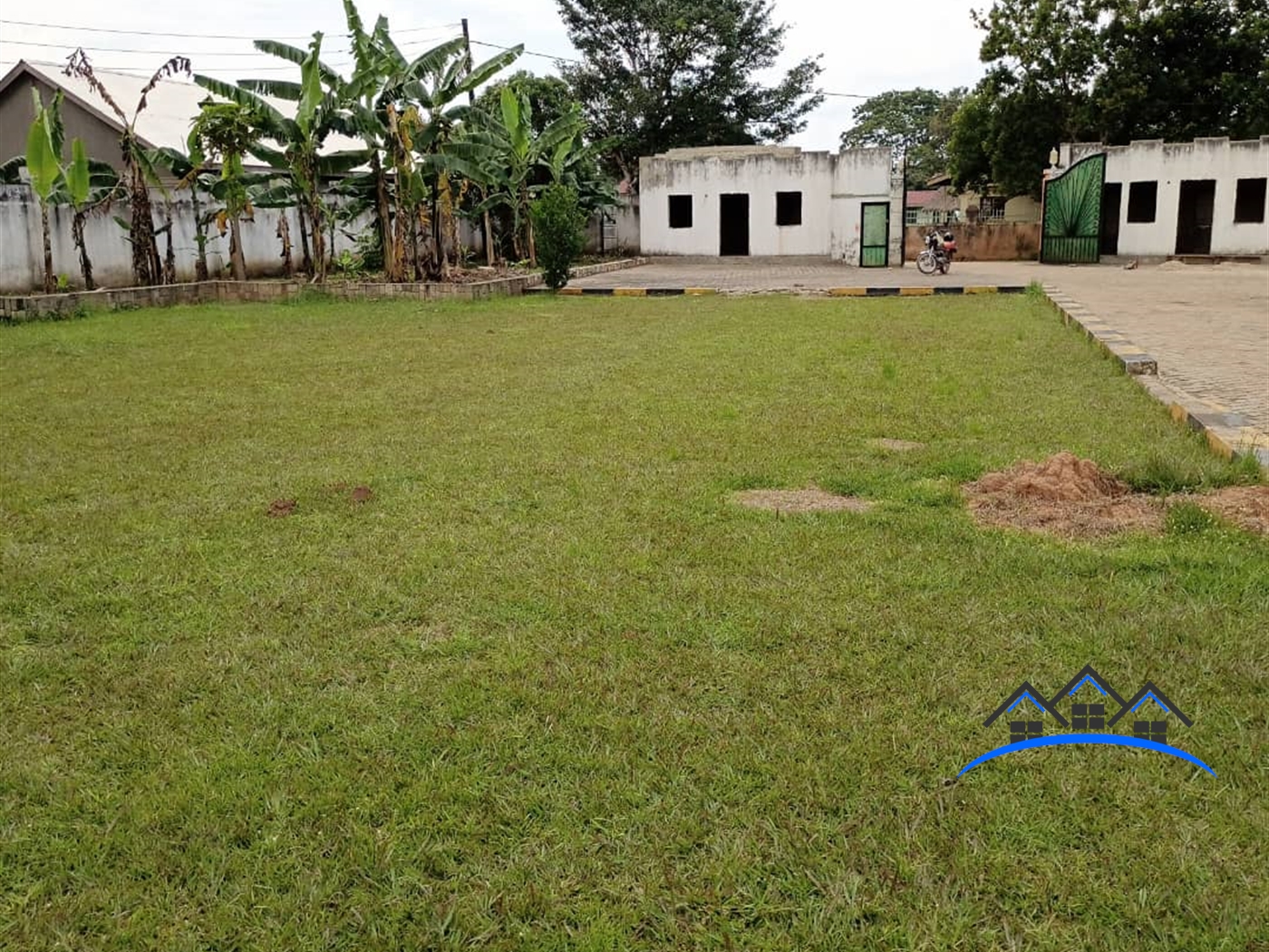 Mansion for sale in Kigo Wakiso