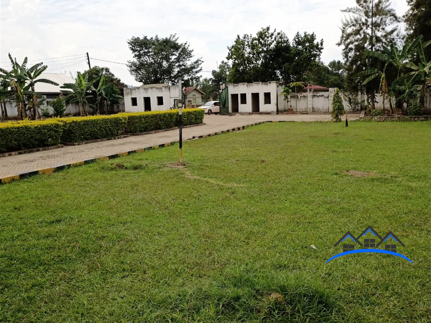 Mansion for sale in Kigo Wakiso