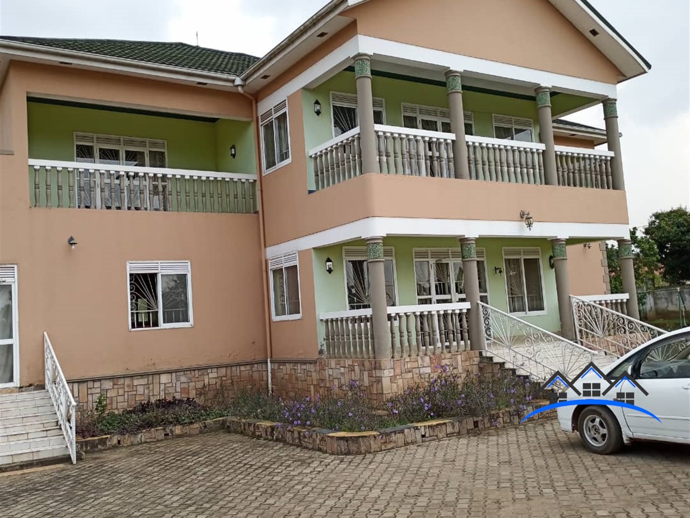 Mansion for sale in Kigo Wakiso