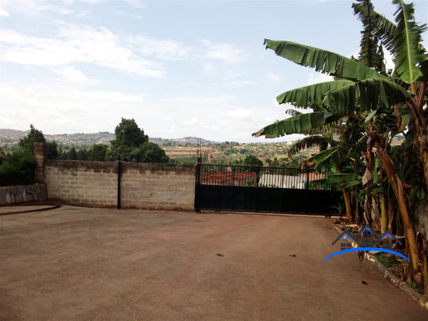 Mansion for sale in Kajjansi Wakiso