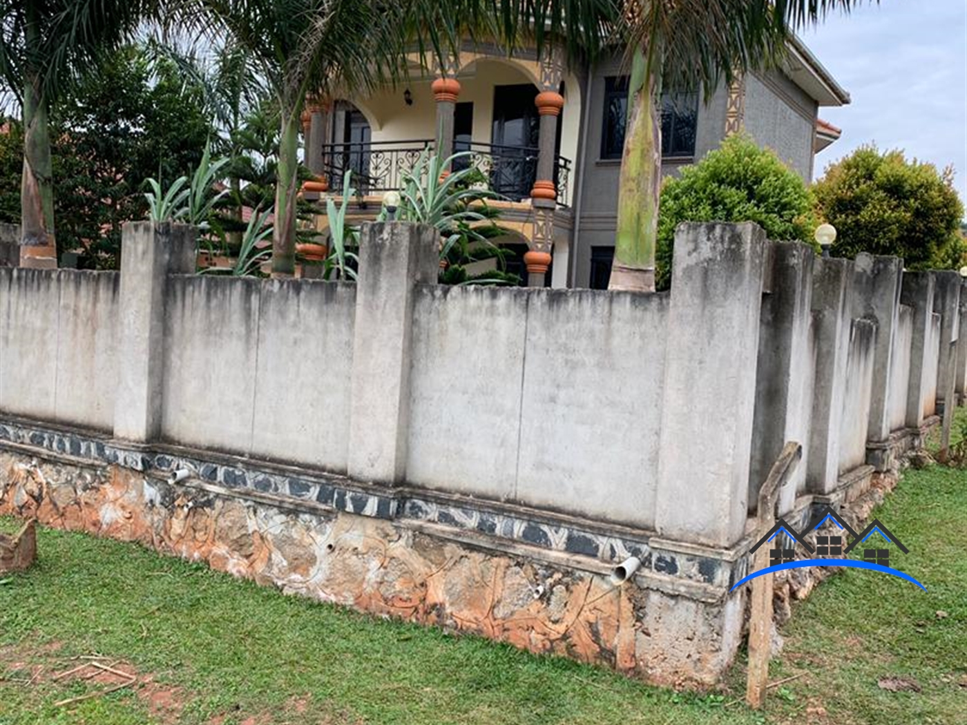 Storeyed house for sale in Kitende Wakiso