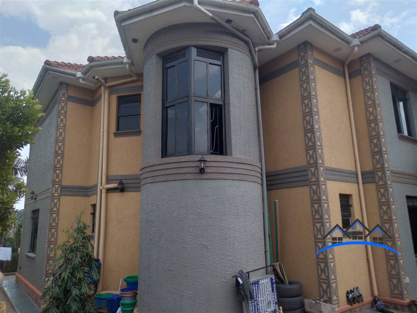 Storeyed house for sale in Kitende Wakiso