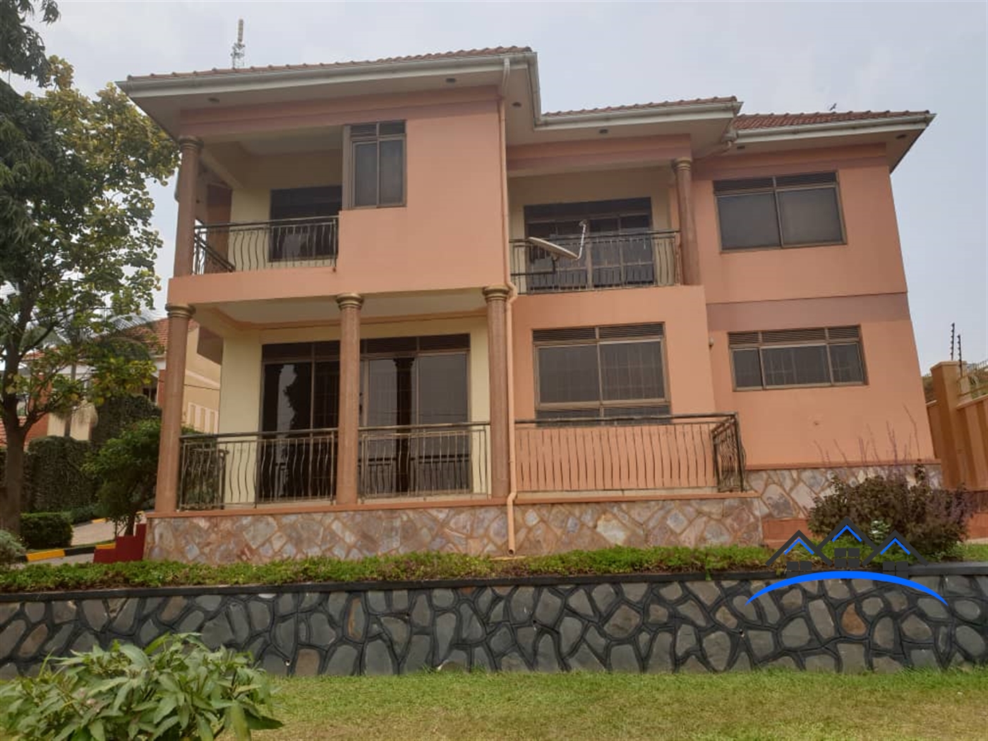 Storeyed house for sale in Kulambilo Wakiso