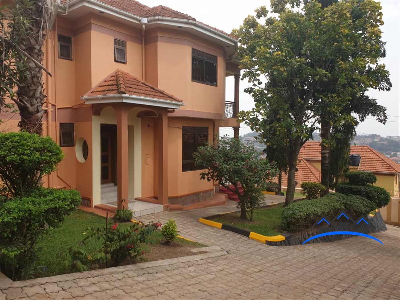 Storeyed house for sale in Kulambilo Wakiso