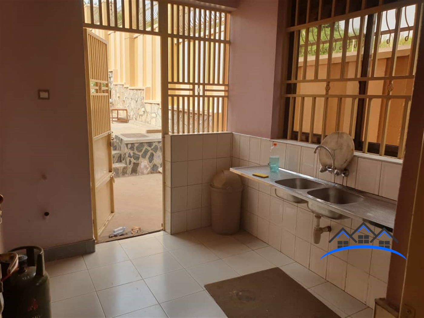 Storeyed house for sale in Kulambilo Wakiso