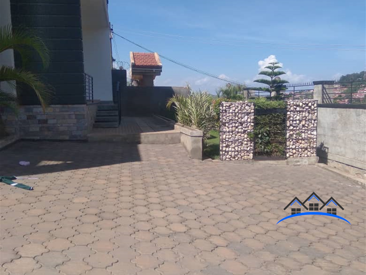 Storeyed house for sale in Seguku Wakiso