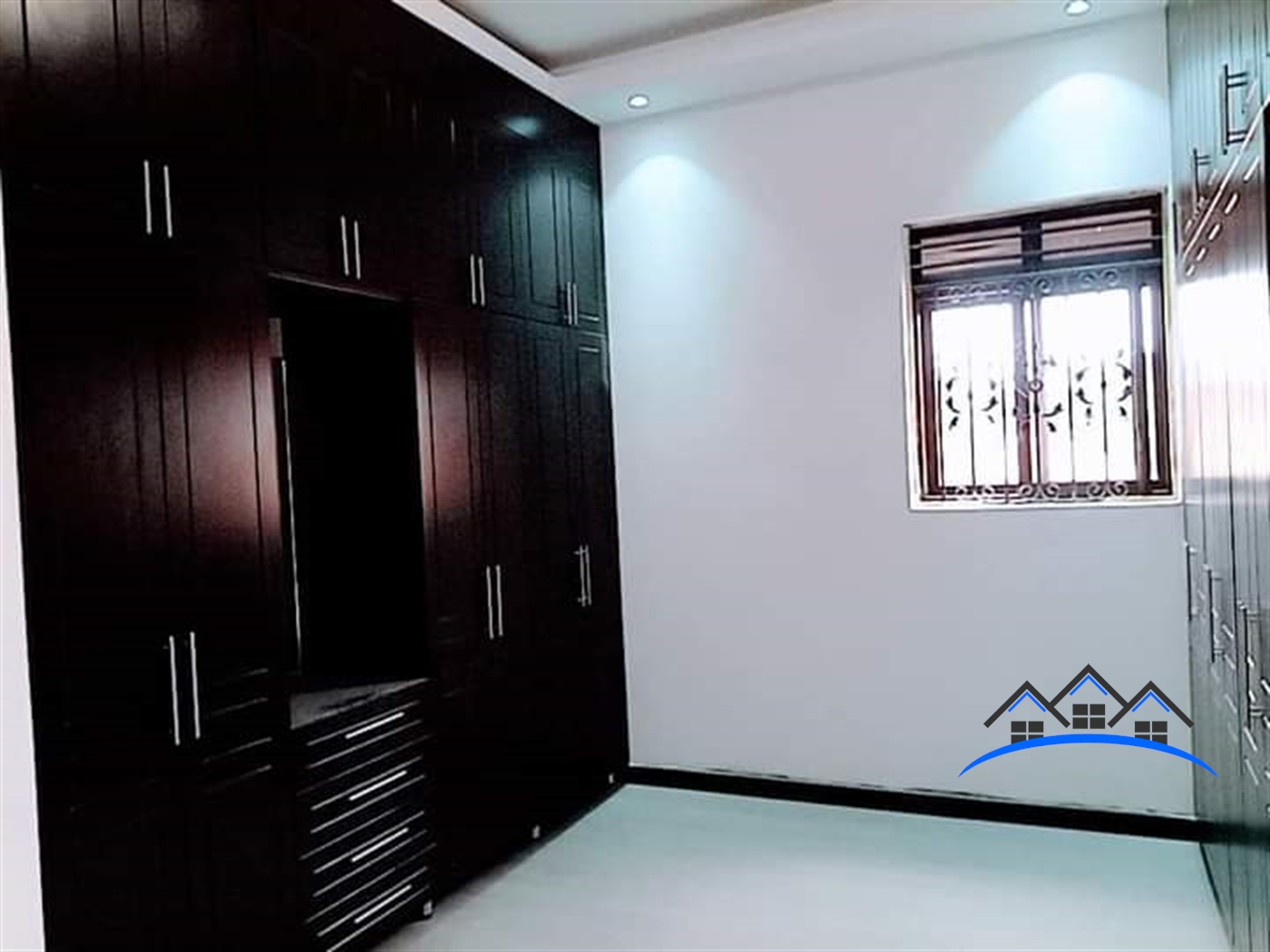 Storeyed house for sale in Kyaliwajjala Wakiso