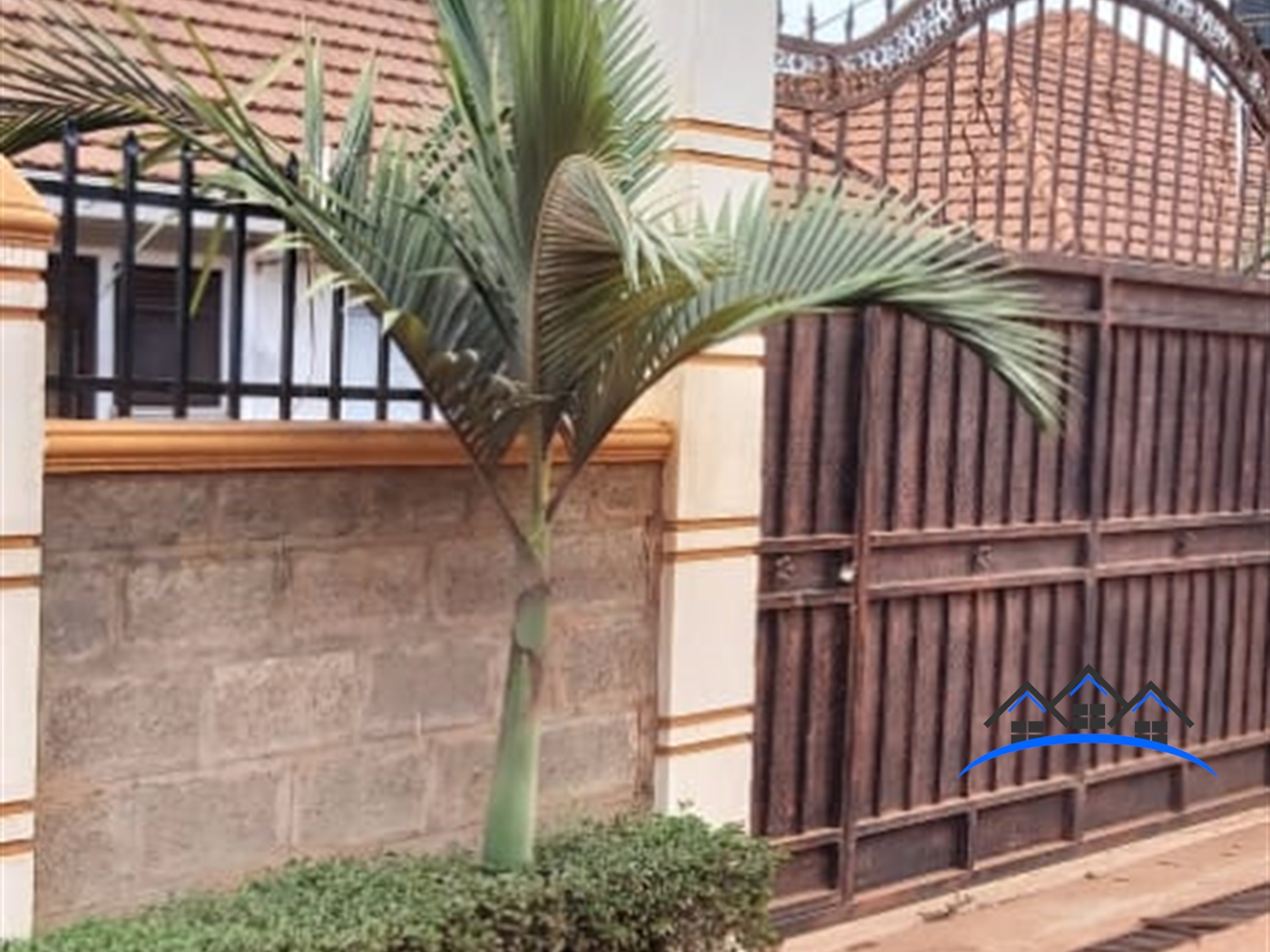 Storeyed house for sale in Seguku Wakiso