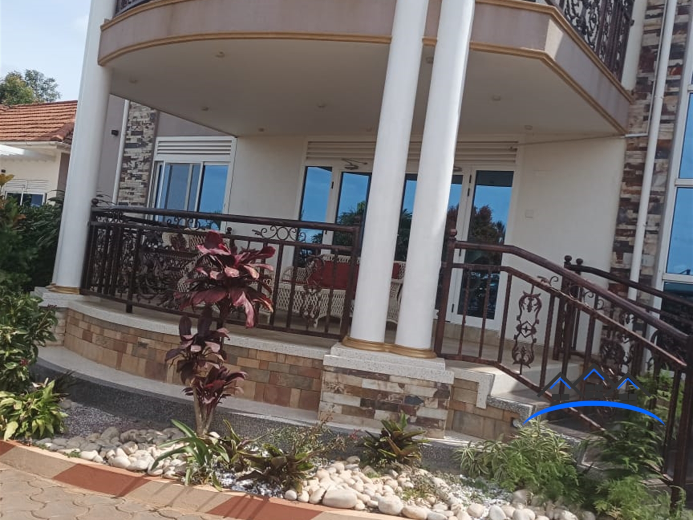 Mansion for sale in Kitende Wakiso