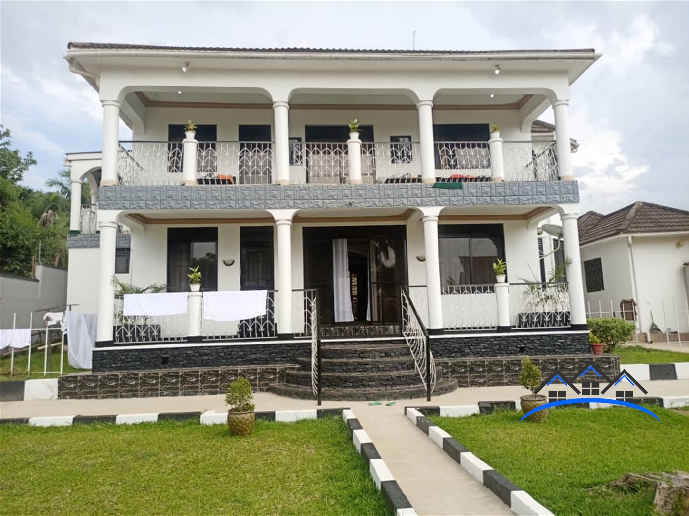 Storeyed house for rent in Muyenga Kampala