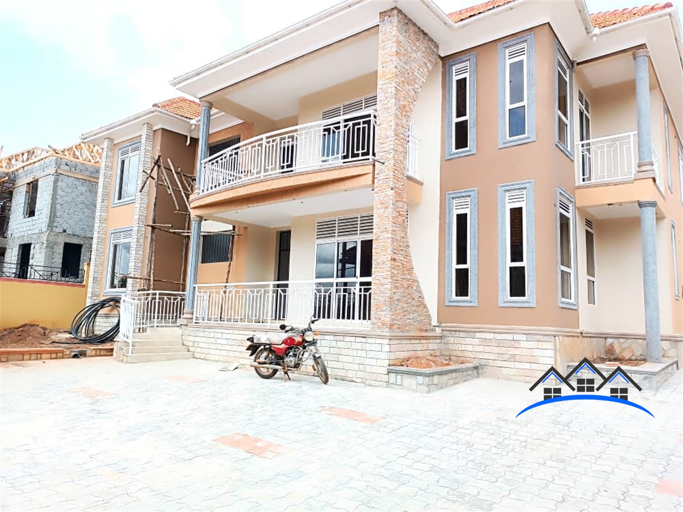 Mansion for sale in Kira Wakiso