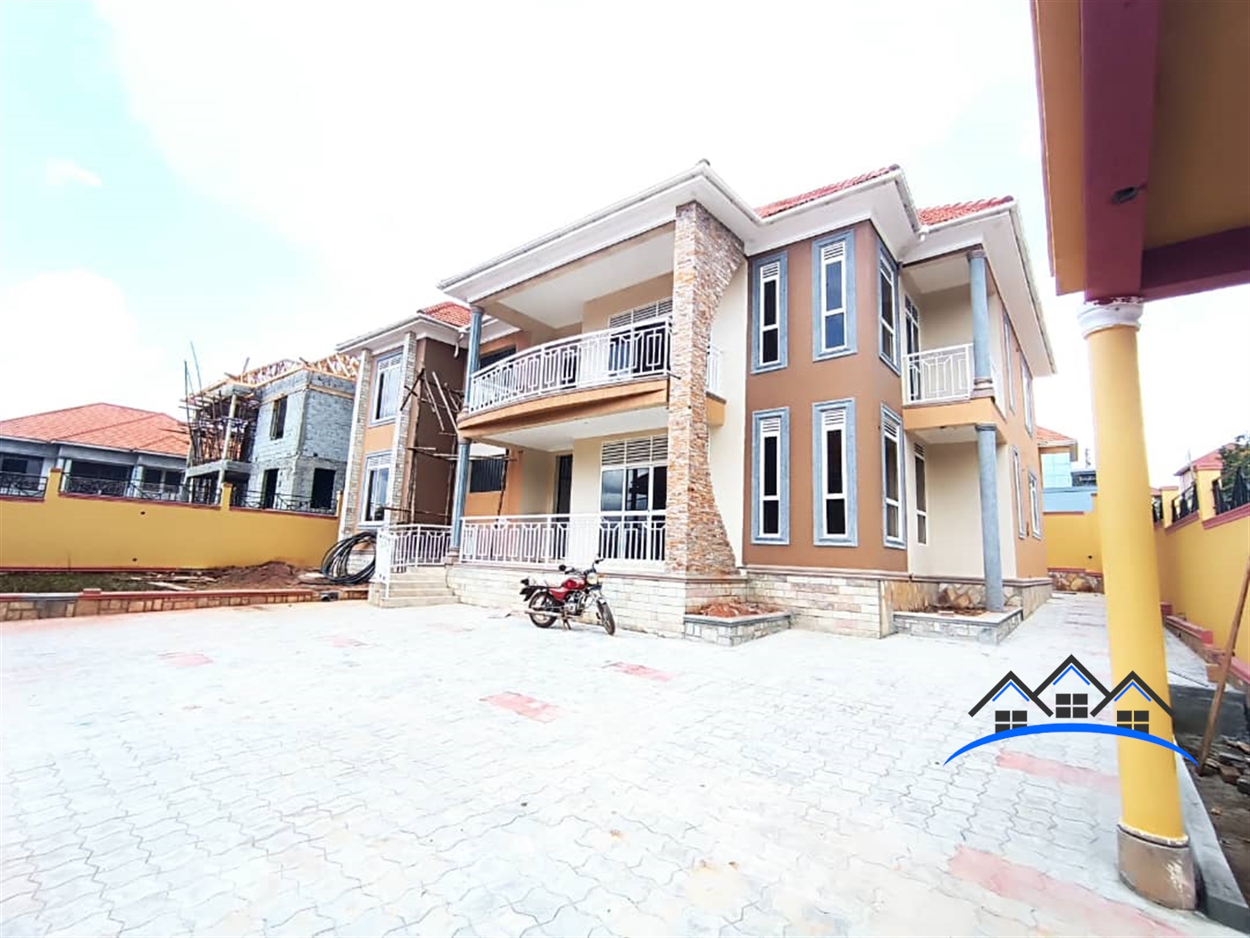 Mansion for sale in Kira Wakiso