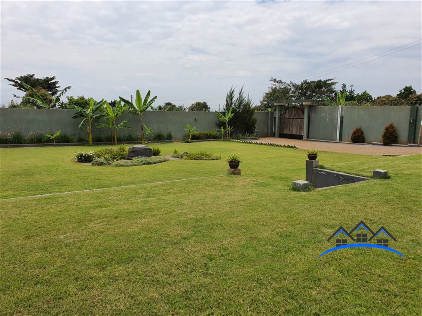 Mansion for sale in Kajjansi Wakiso