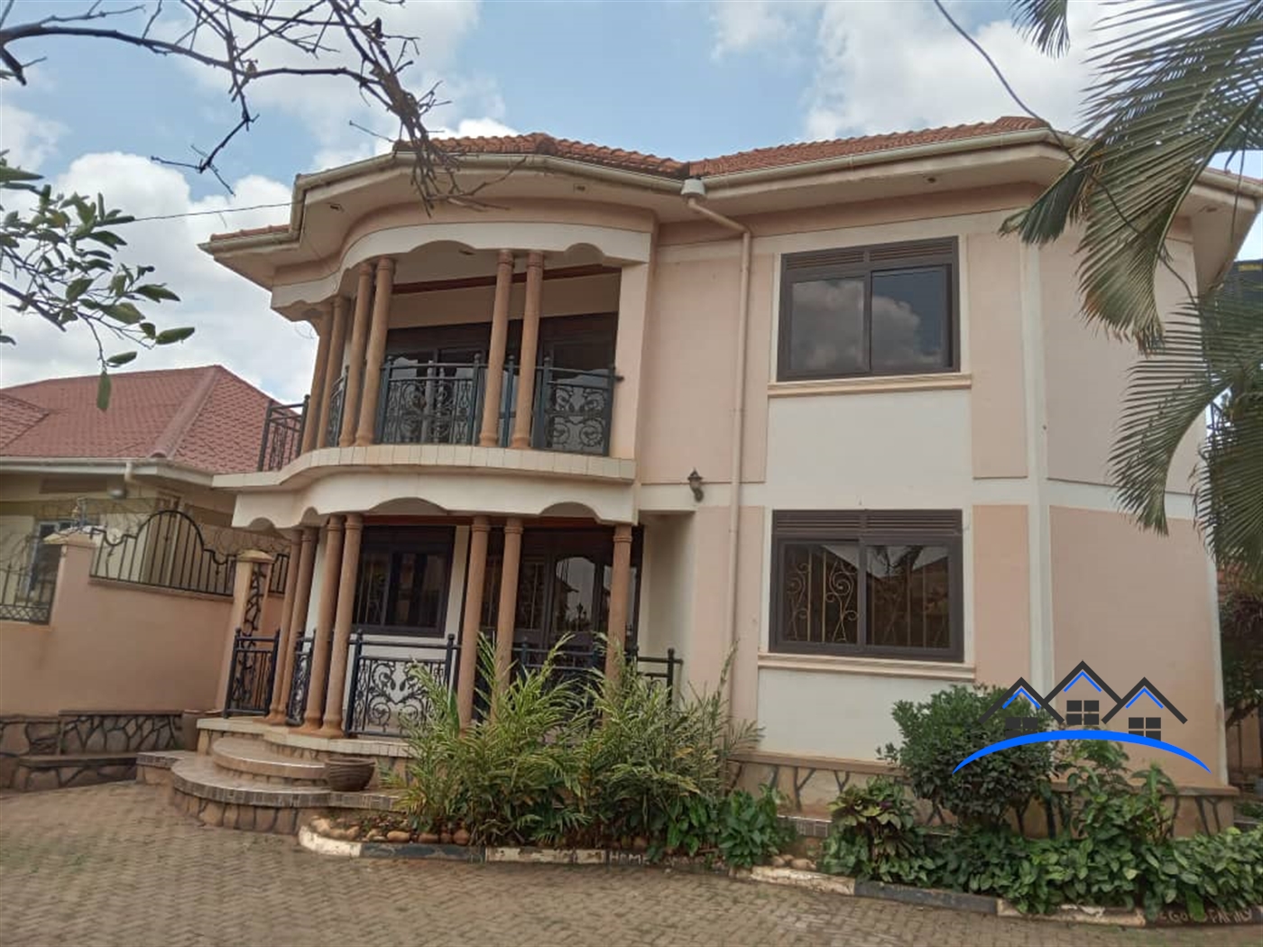 Duplex for sale in Makindye Kampala