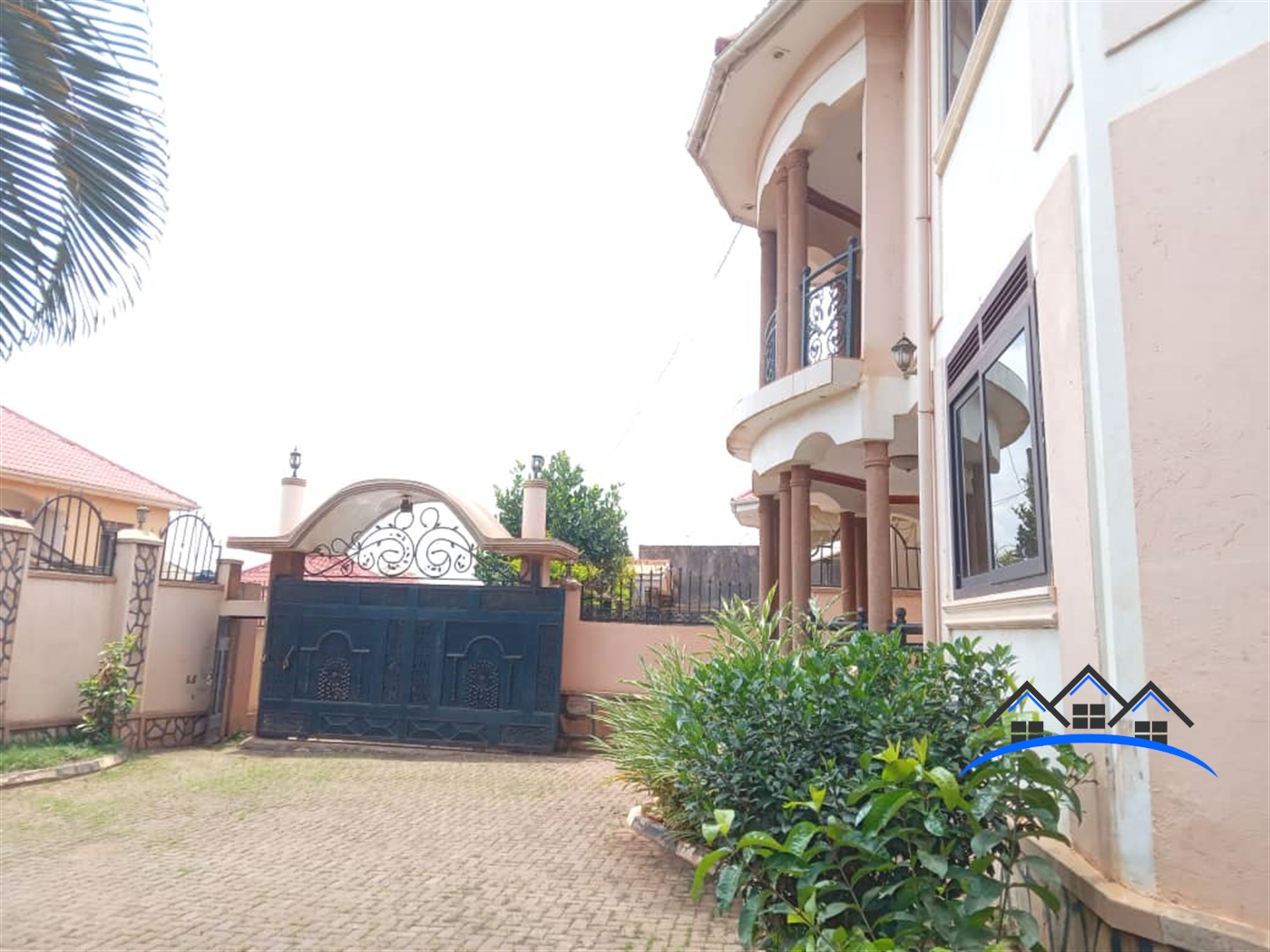 Duplex for sale in Makindye Kampala