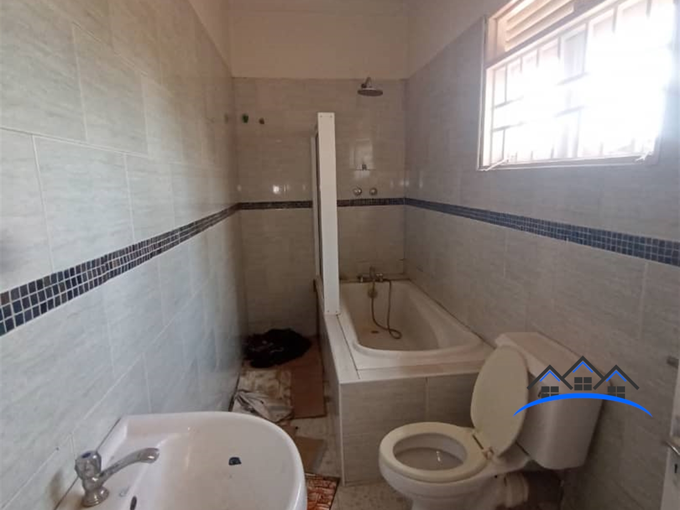 Duplex for rent in Munyonyo Kampala