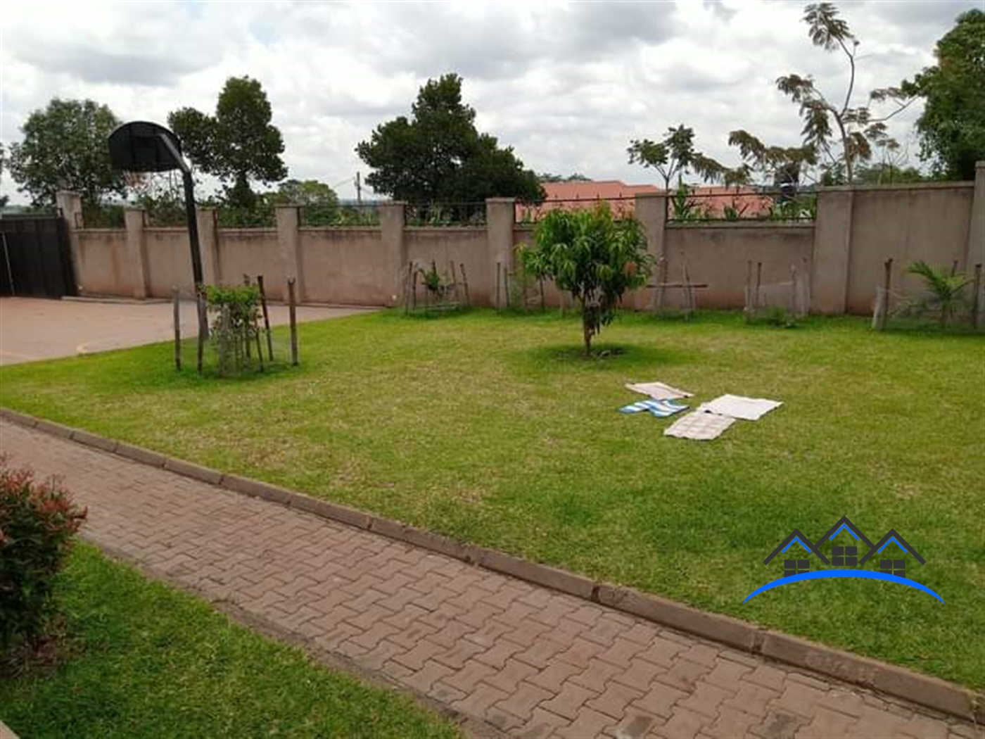 Duplex for sale in Kira Wakiso