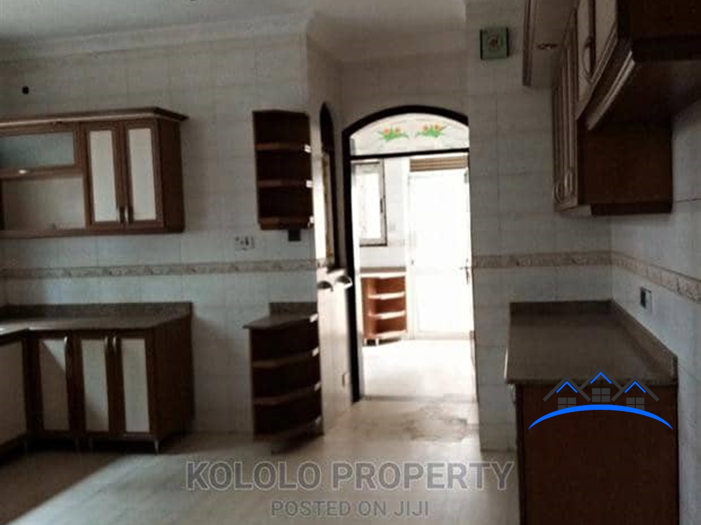 Duplex for sale in Lugogo Kampala