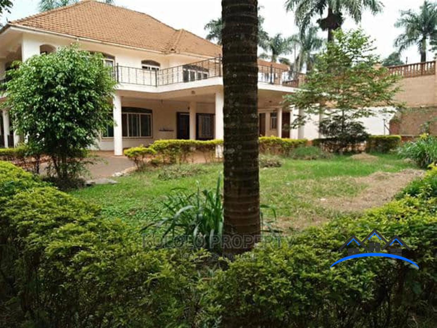 Duplex for sale in Lugogo Kampala