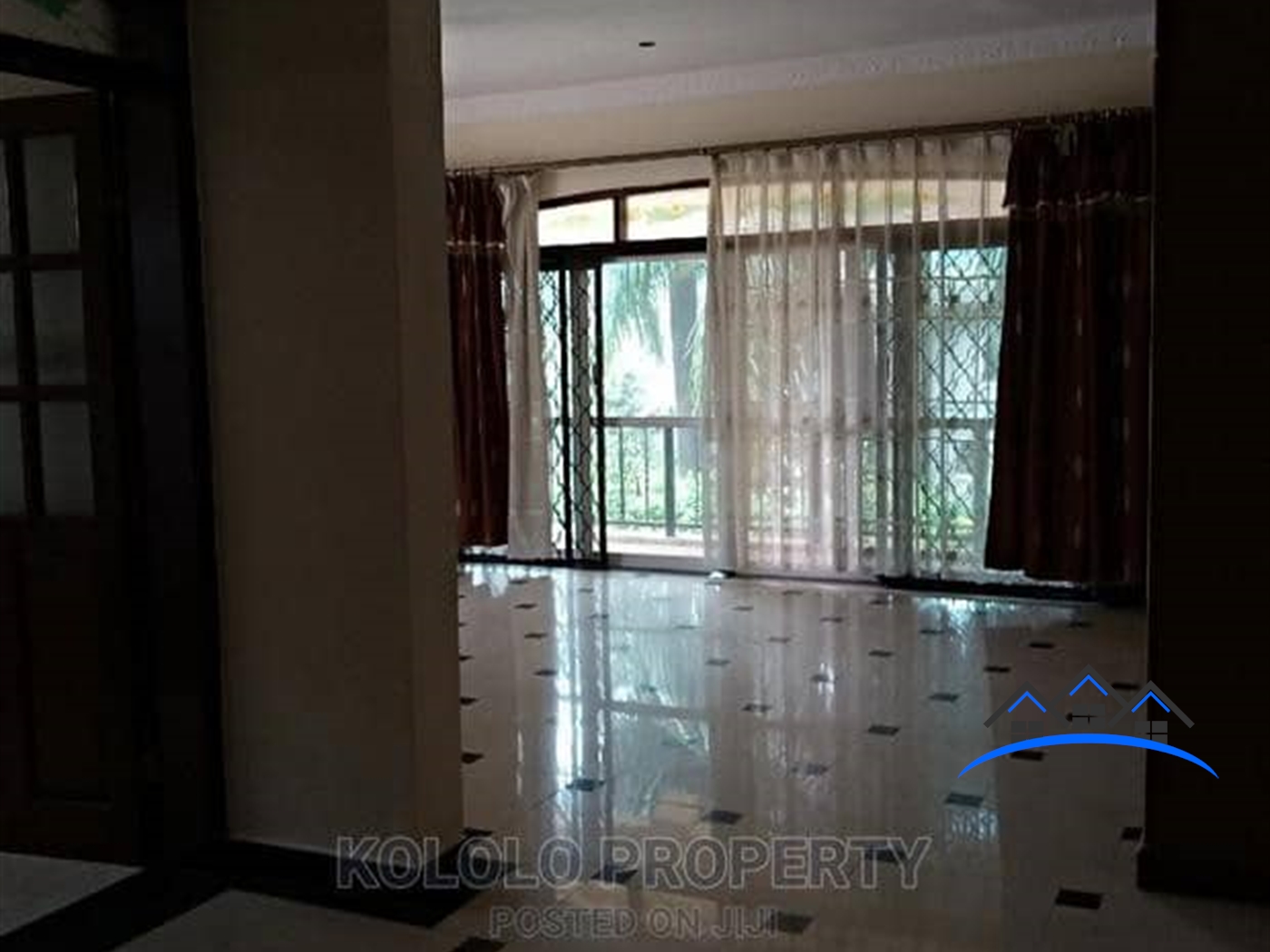 Duplex for sale in Lugogo Kampala