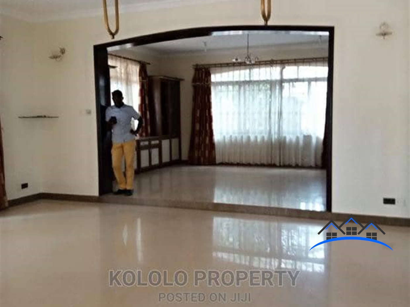 Duplex for sale in Lugogo Kampala