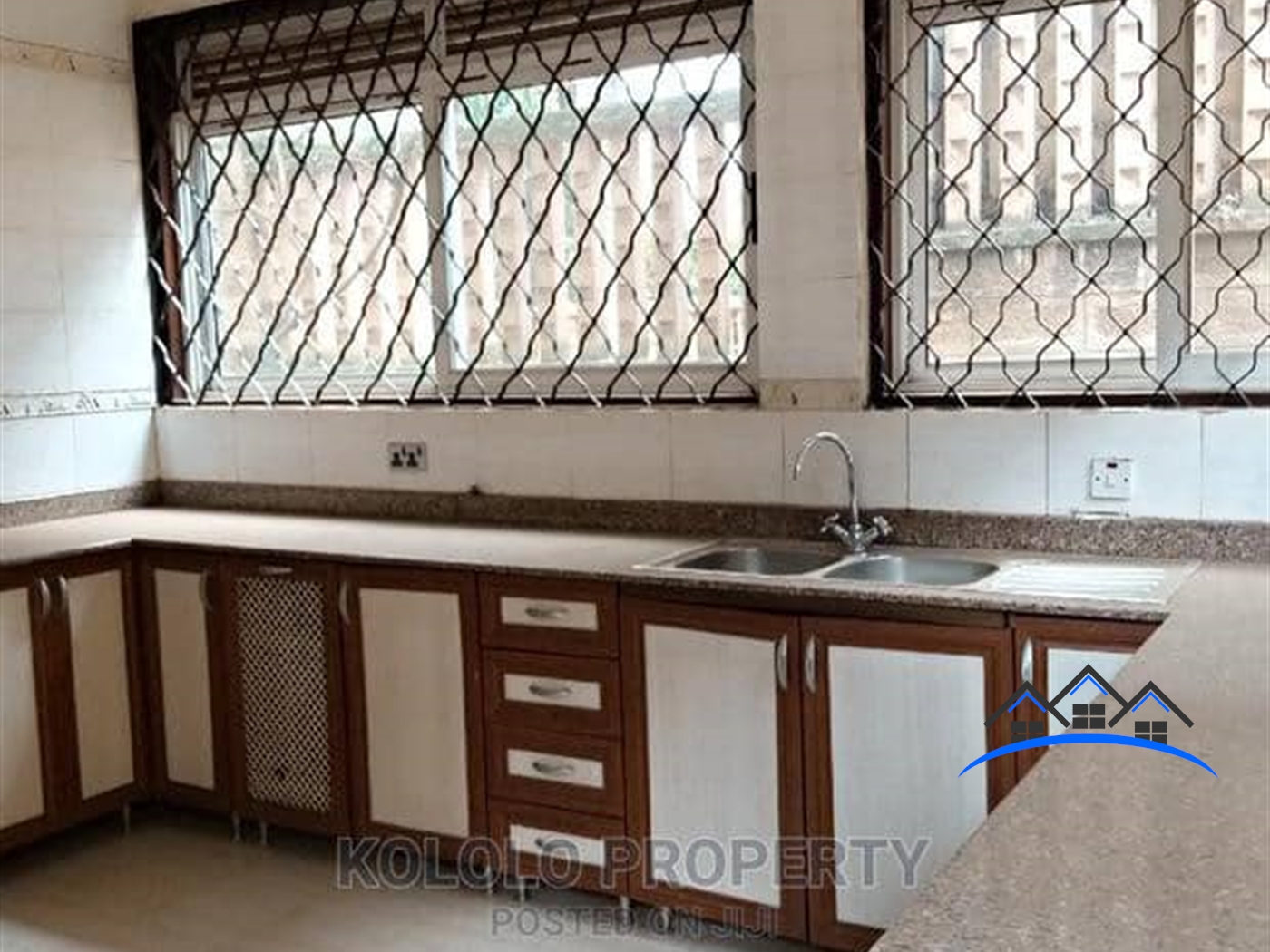 Duplex for sale in Lugogo Kampala