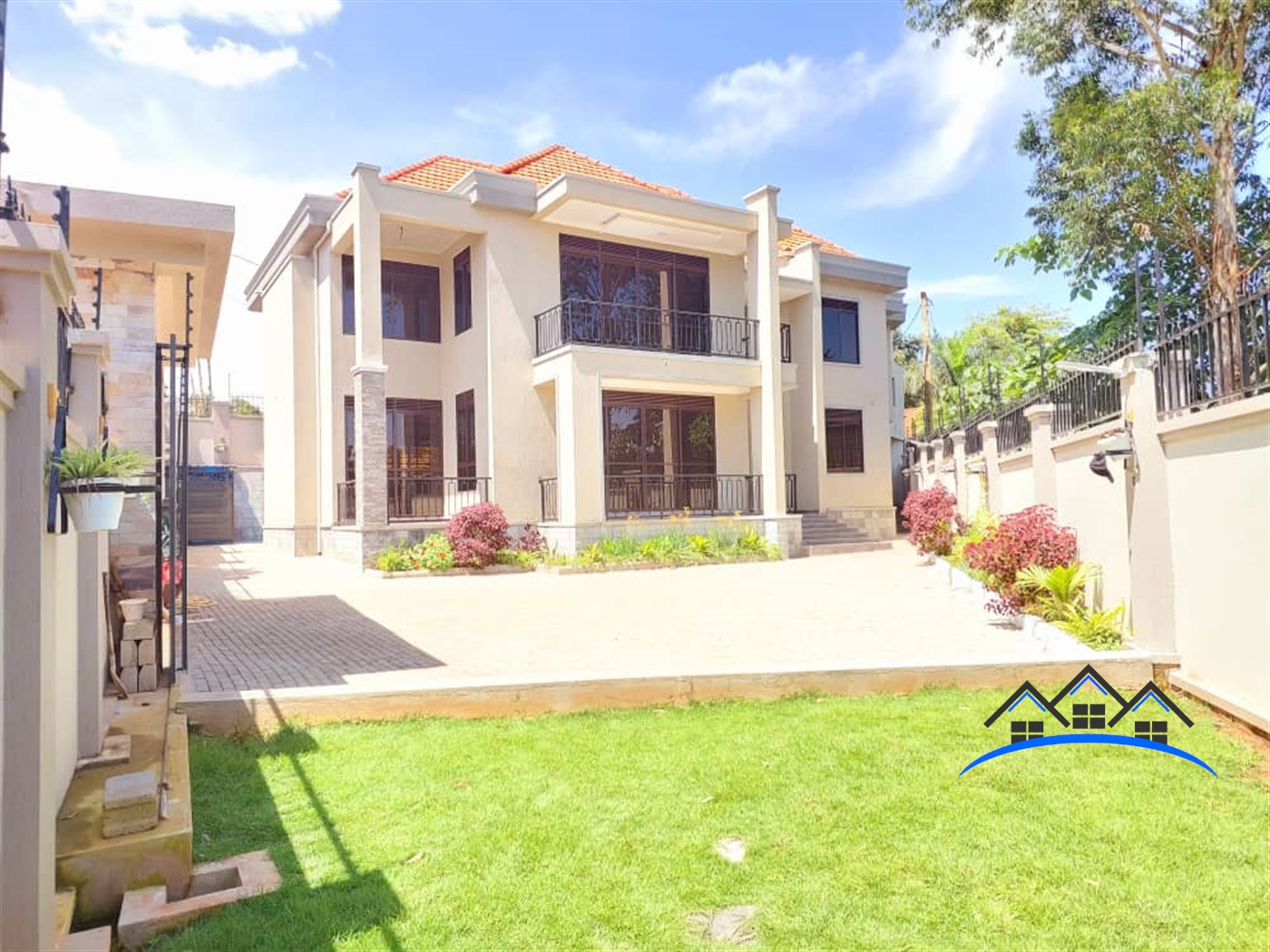 Mansion for sale in Kiwaatule Kampala