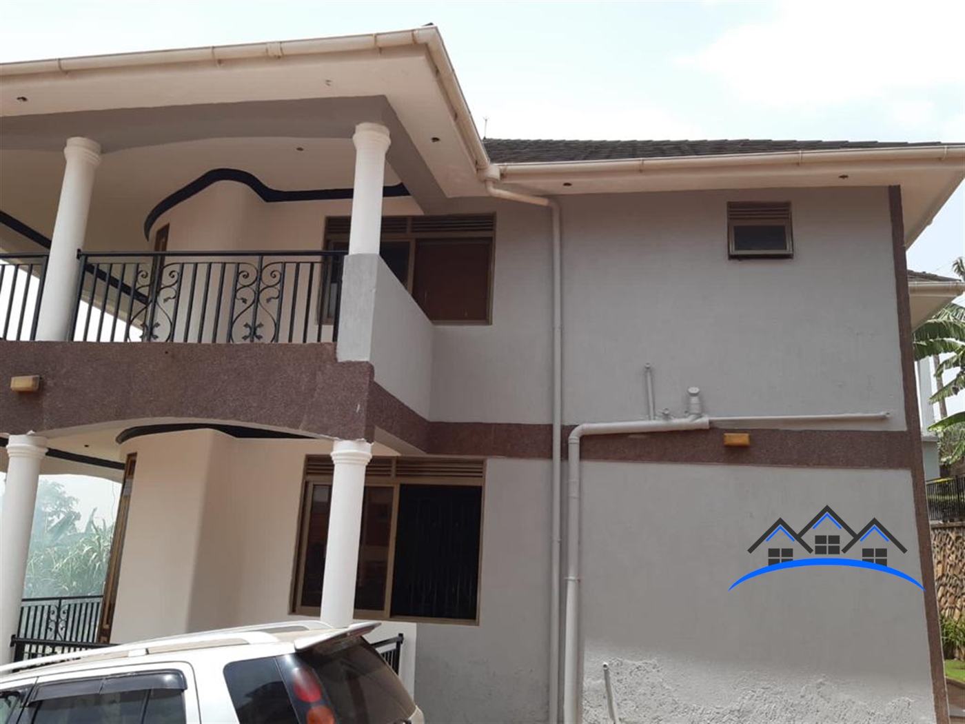 Mansion for sale in Sseguku Wakiso