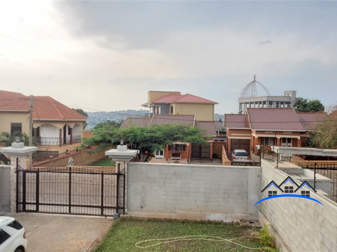 Duplex for sale in Kisaasi Kampala