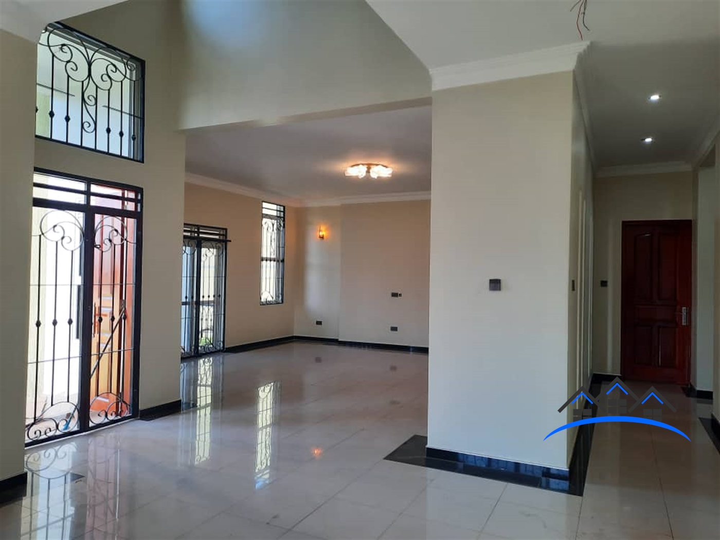 Mansion for sale in Bwebajja Wakiso