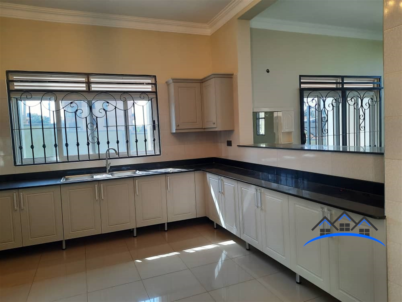 Mansion for sale in Bwebajja Wakiso