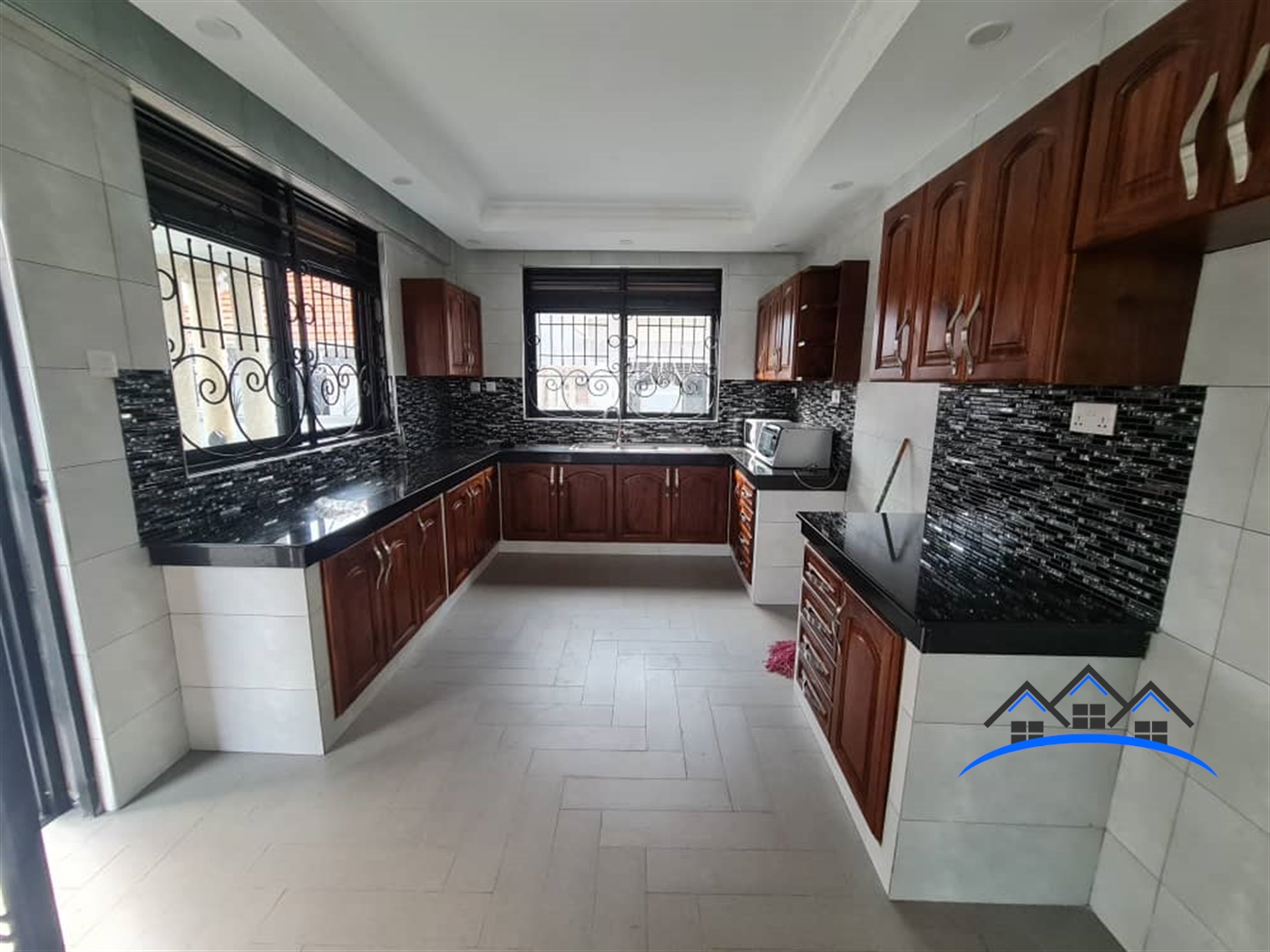 Mansion for sale in Akright Wakiso