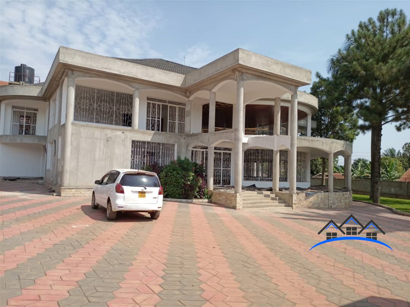 Mansion for sale in Munyonyo Kampala