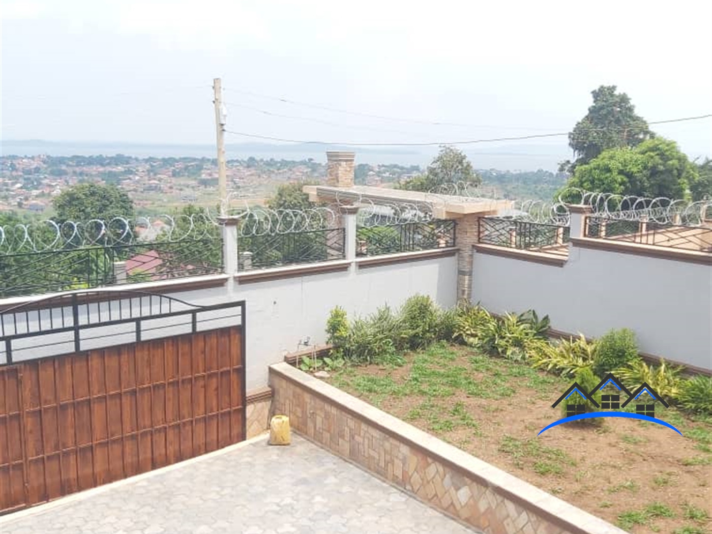 Duplex for sale in Kigo Wakiso