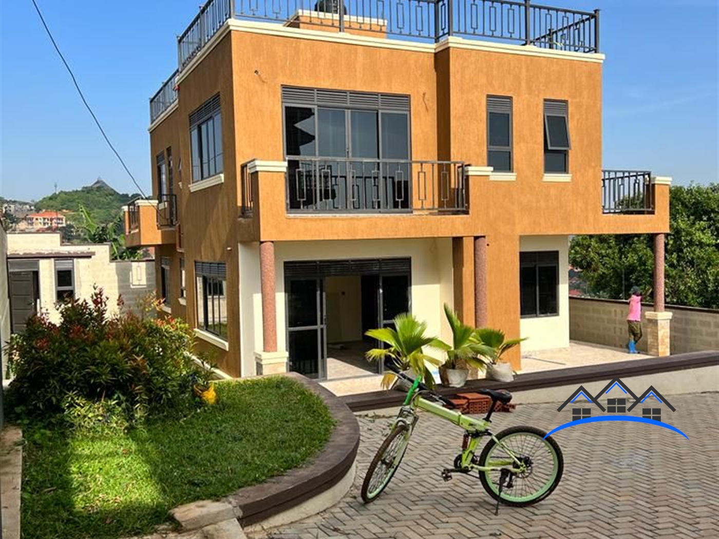 Storeyed house for sale in Bwebajja Wakiso