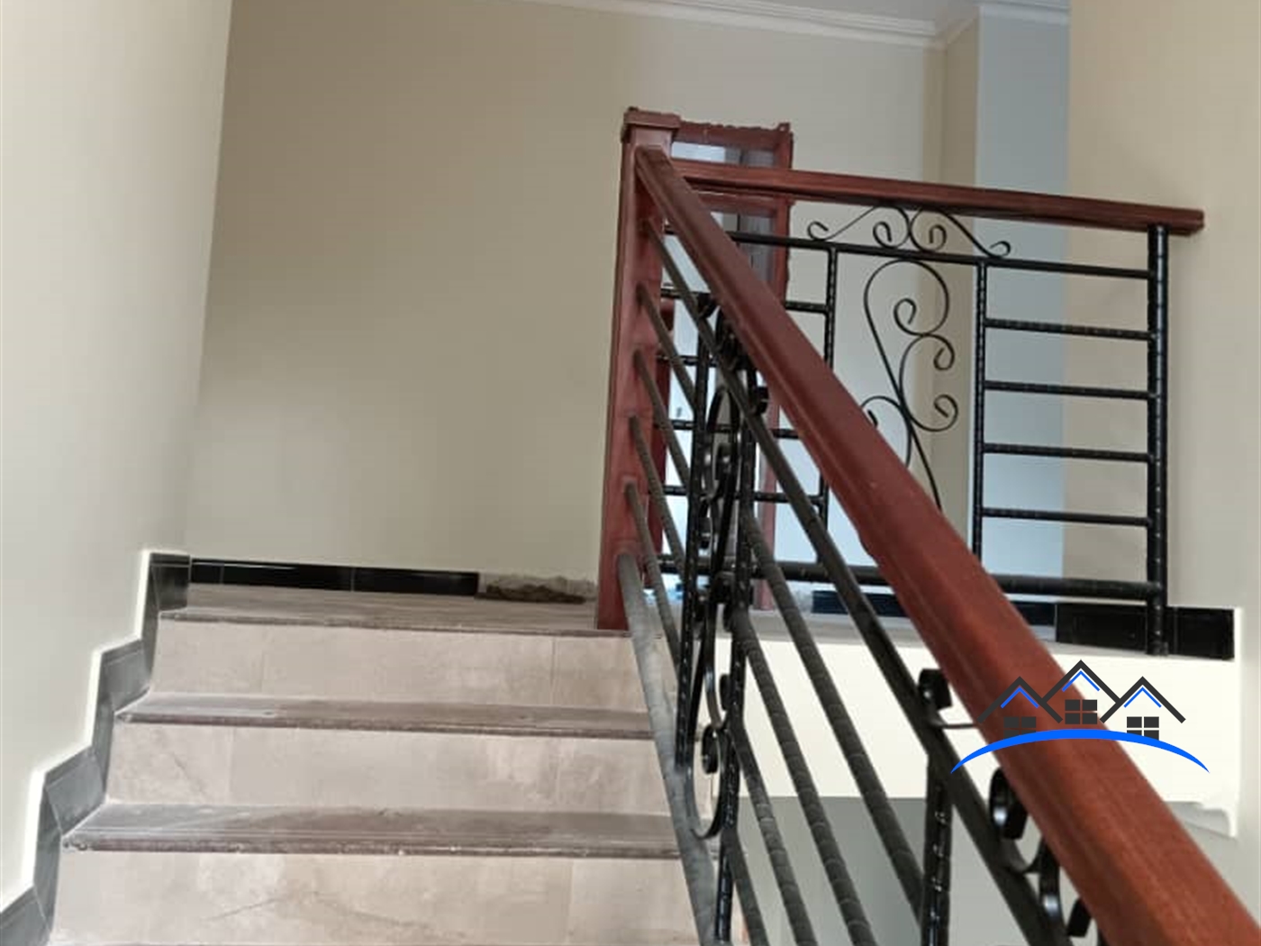 Mansion for sale in Kira Wakiso