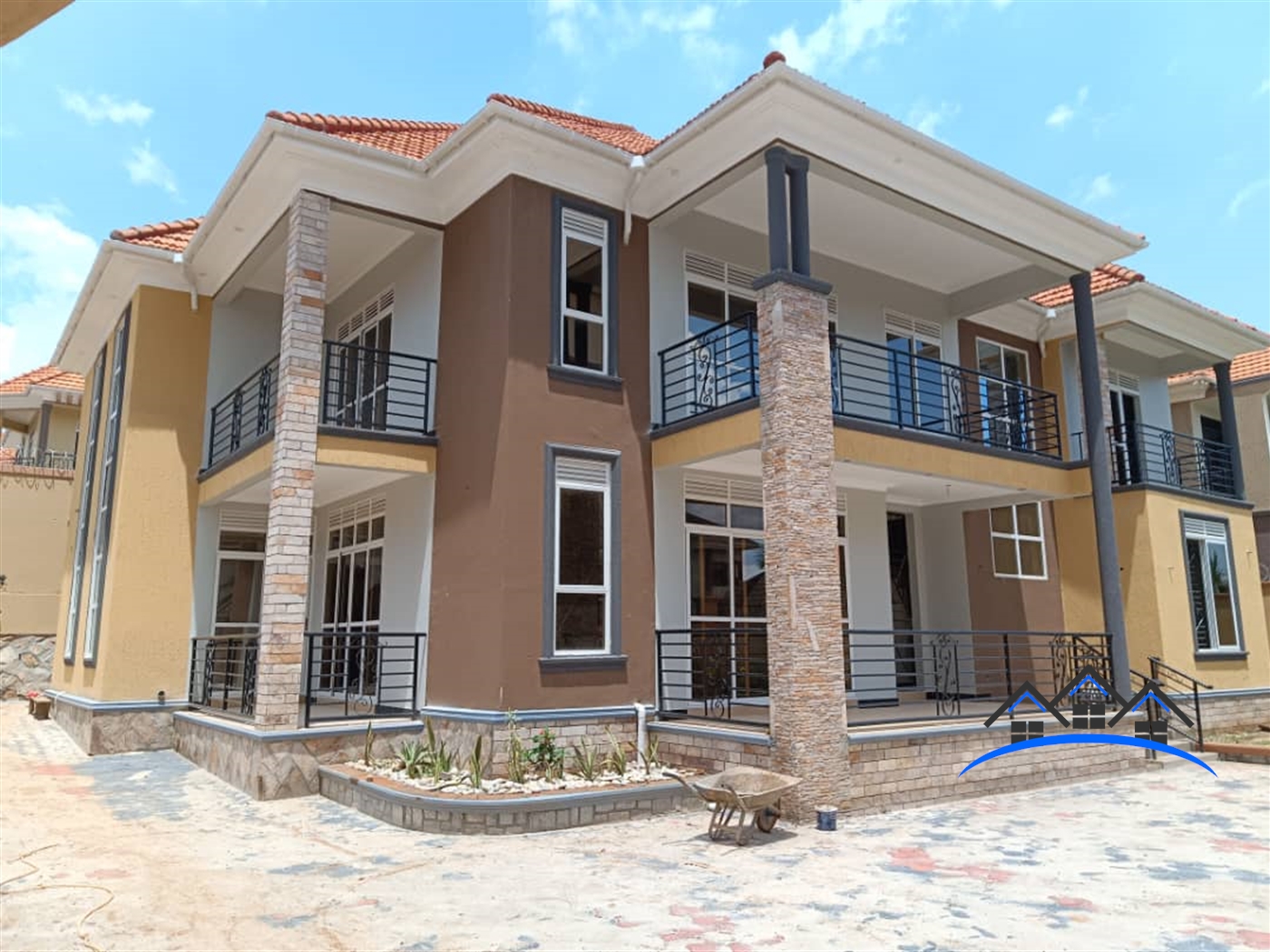 Mansion for sale in Kira Wakiso