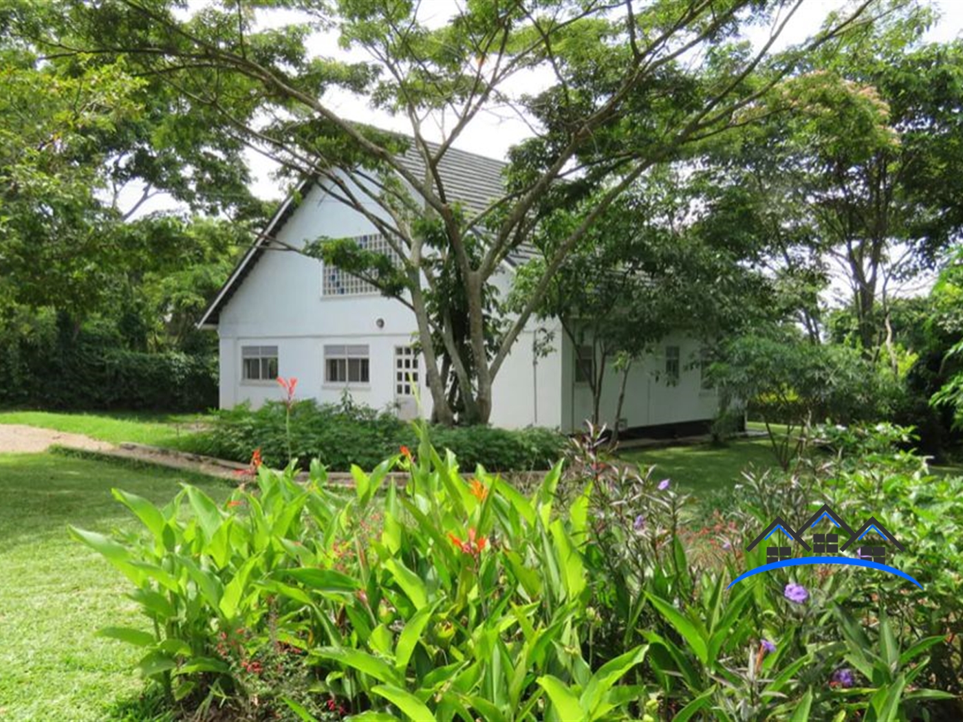 Villa for sale in Namuzikiza Mukono